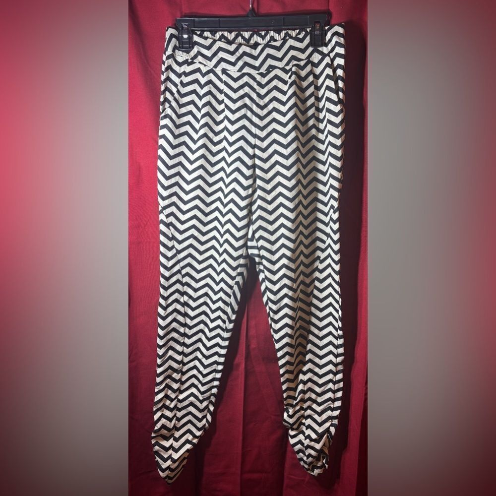 Dizzire Women’s Black & Beige Chevron Pants Rouched Legs Ankle Length Pants Medi
